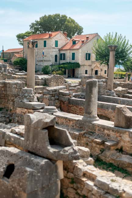Split: Private tour to Salona, Vitturi castle and Trogir - Vitturi Castle and the seven Kaštela towns