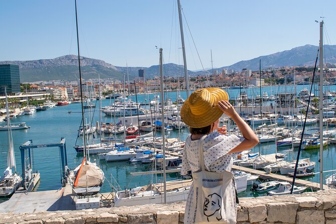 Split Private Tour with Professional Photos - Cooling off in the palace substructures