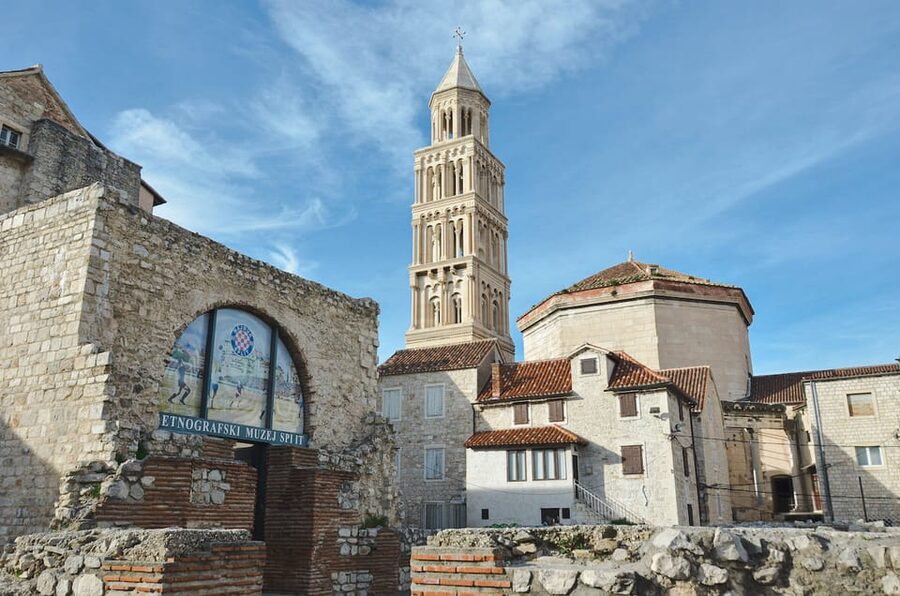 Split: Private Walking Tour for Families with kids (5-17y) - Language, guides, and family pace