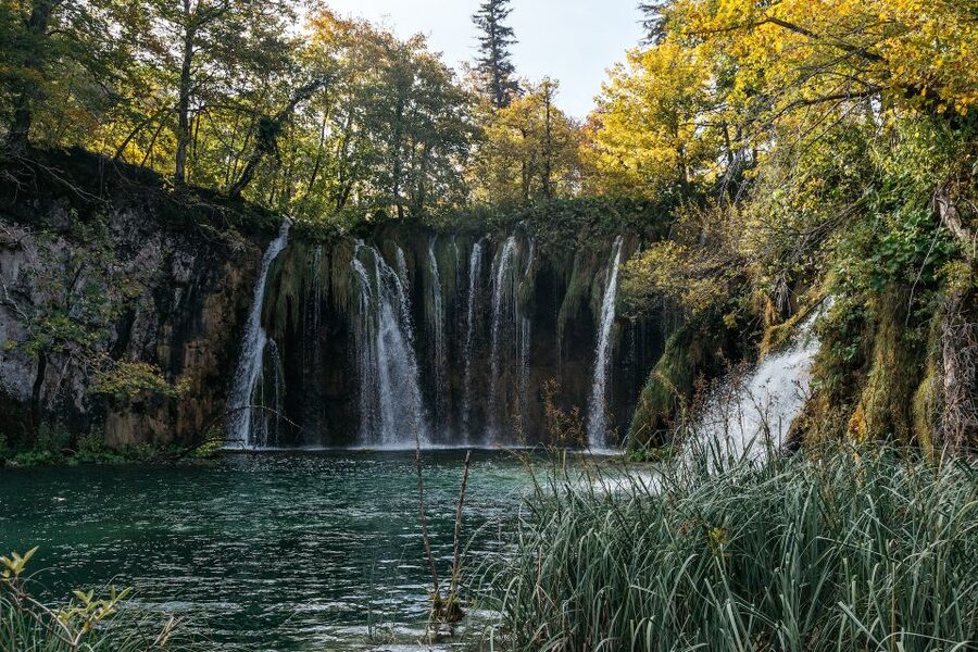 Split: Self-Guided Plitvice Lakes Day Tour with Boat Ride - What the guides add to a self-guided day