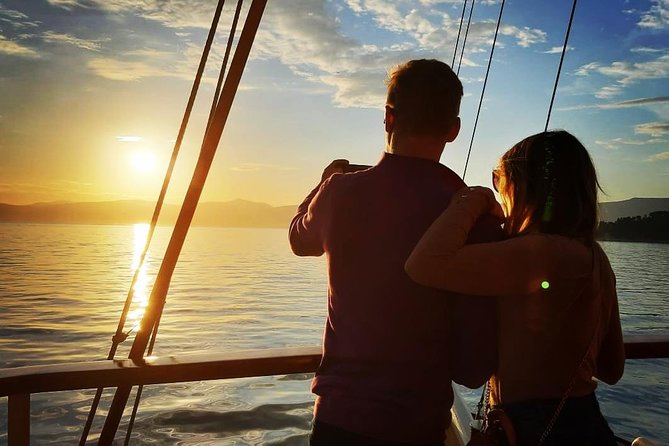 Split Sunset Cruise With Live Music - Live music, dancing, and the right level of energy