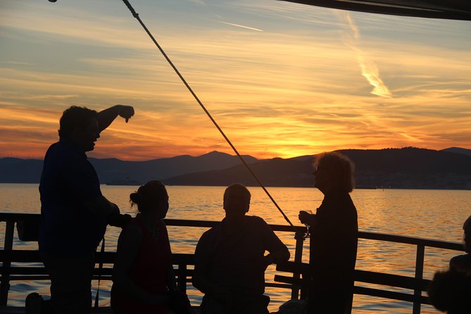 Split Sunset Cruise With Live Music - What the open bar really includes