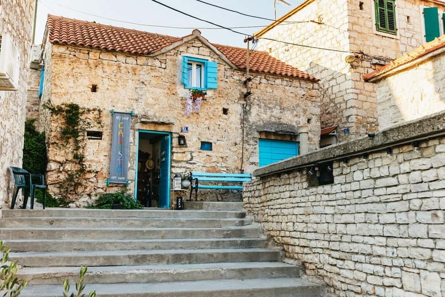 Split/Trogir: Blue Lagoon and 3 Islands Speedboat Tour - Maslinica on Šolta