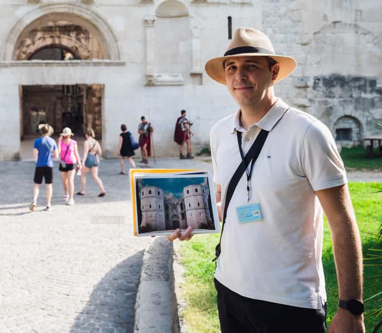 Split: Walking tour of Split with a 'Magister' of History - Reading the palace at Peristyle Square