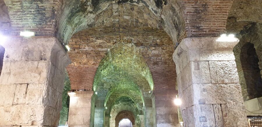 Split: Walking tour of Split with a 'Magister' of History - How the 3D images change the experience