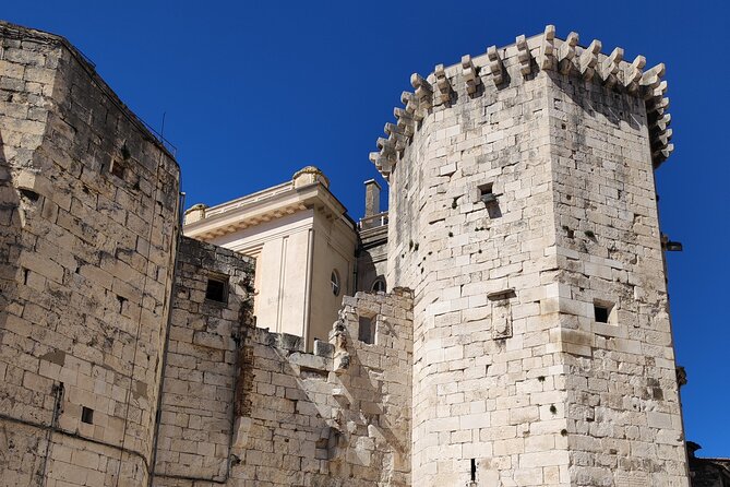 Split Walking Tour with a Licensed Local Guide - Who will enjoy this 8:30 pm walk?