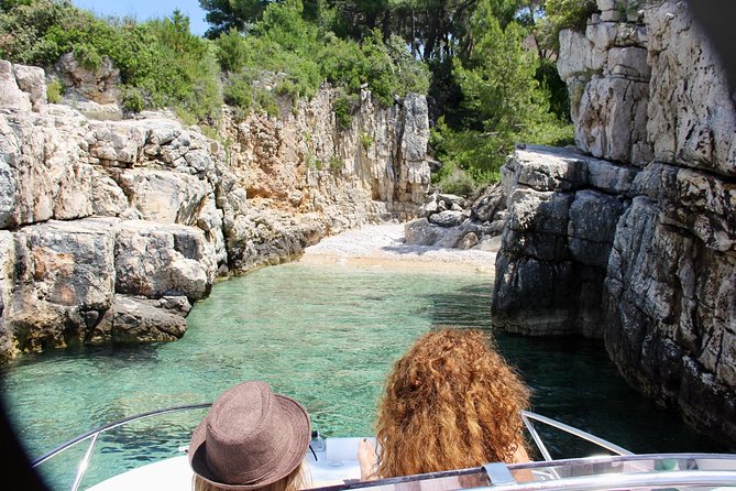 Three Islands Private Speedboat Tour With Blue Lagoon Stop - The crew and private service