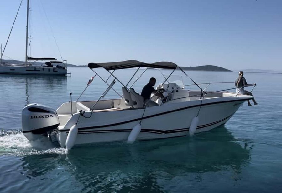 Trogir: Blue Lagoon and 3 Islands Speedboat Tour - Blue Lagoon: beautiful water, busy shore