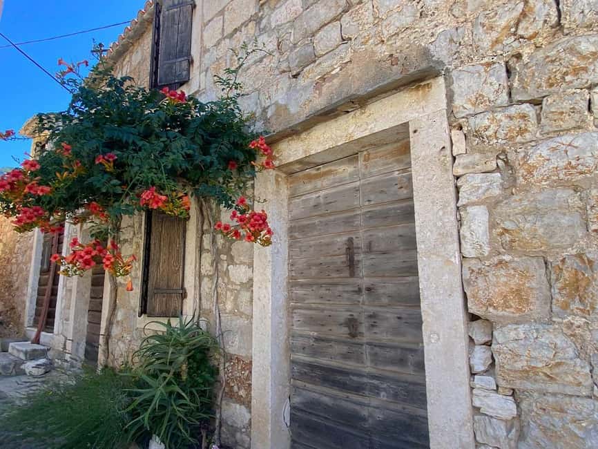 Trogir: Blue Lagoon, Maslinica, and Solinska Bay Boat Tour - Krknjaši Blue Lagoon: Bright Water and Small Fish