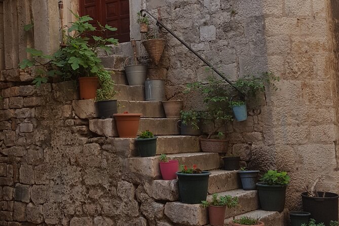 Trogir Old Town History and Monuments Private Guided Walking Tour - St. Lawrence Cathedral and the €5 decision