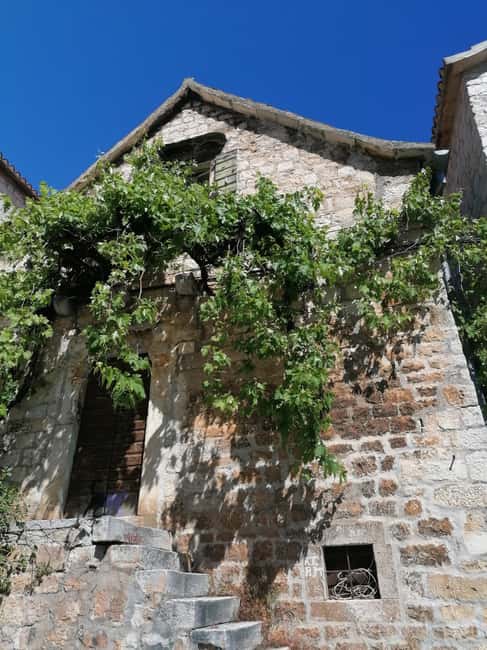 Trogir; Private walking tour of higlights of Trogir - Saint Lawrence Cathedral and its carved portal