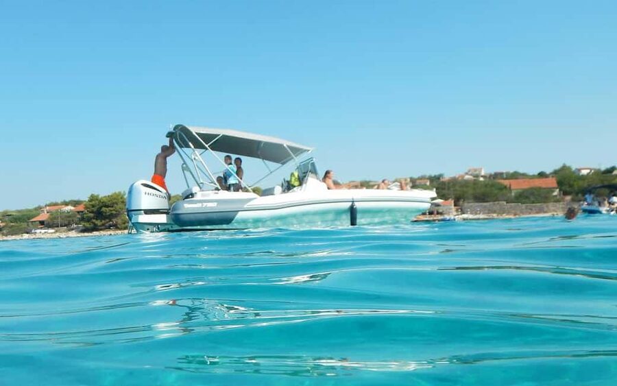 Trogir: White Lagoon, Maslinica & Blue Lagoon Speedboat Tour - Four island stops from Trogir in one day