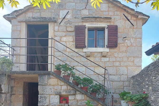 Visit Ancient Salona, Mighty Klis Fortress and Stella Croatica - Vranjača Cave beneath the hills
