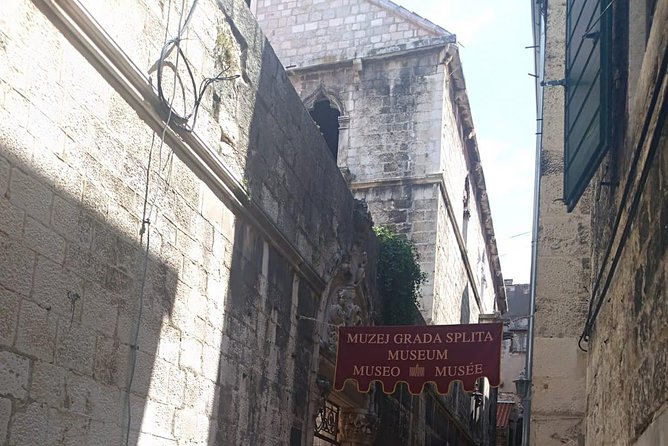 Walk through Split with an archeologist - The palace substructures and the shape of ancient Split