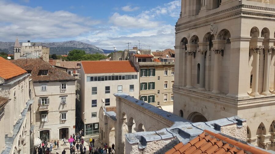 Walking Tour Split - Starting at the National Theatre in Split