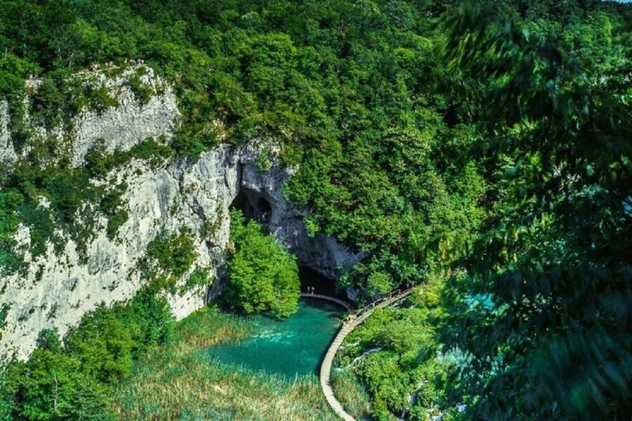 Zagreb to Split: Private Transfer with Plitvice Lakes - Lunch at a local restaurant
